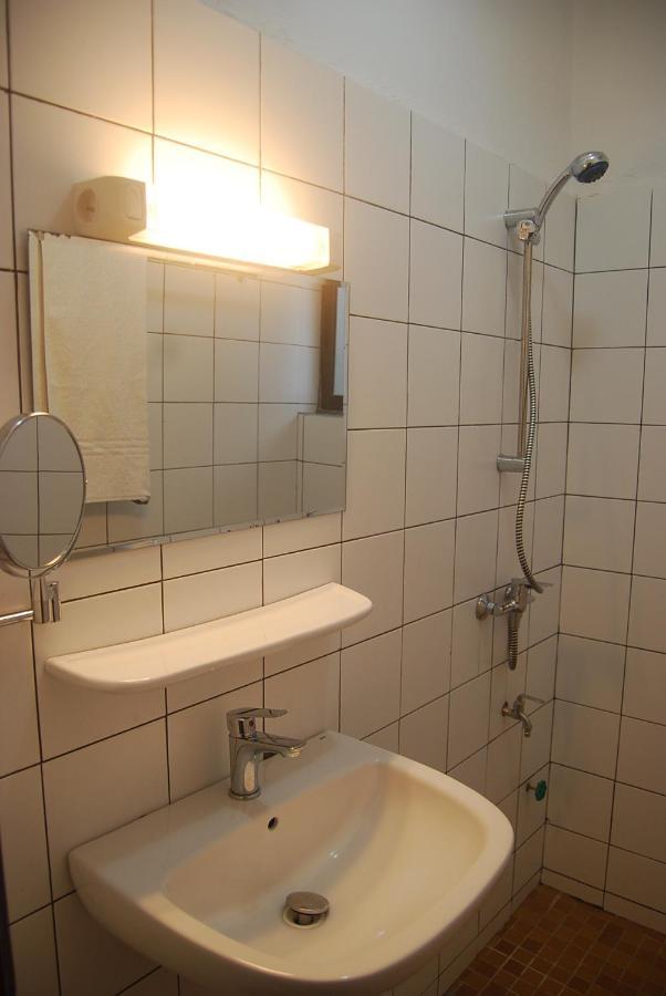 קוטונו Karls Guesthouse מראה חיצוני תמונה