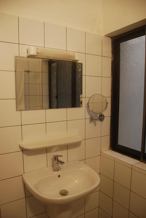 קוטונו Karls Guesthouse מראה חיצוני תמונה
