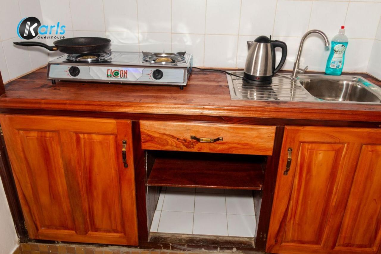 קוטונו Karls Guesthouse מראה חיצוני תמונה