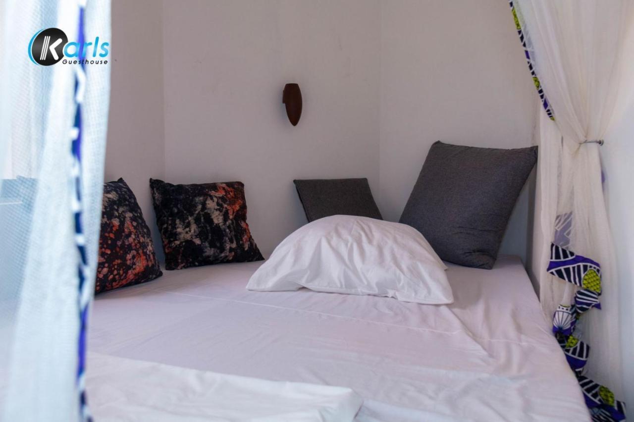 קוטונו Karls Guesthouse מראה חיצוני תמונה