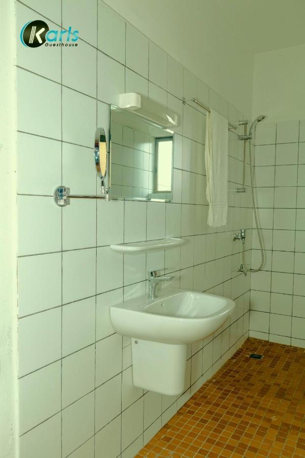 קוטונו Karls Guesthouse מראה חיצוני תמונה